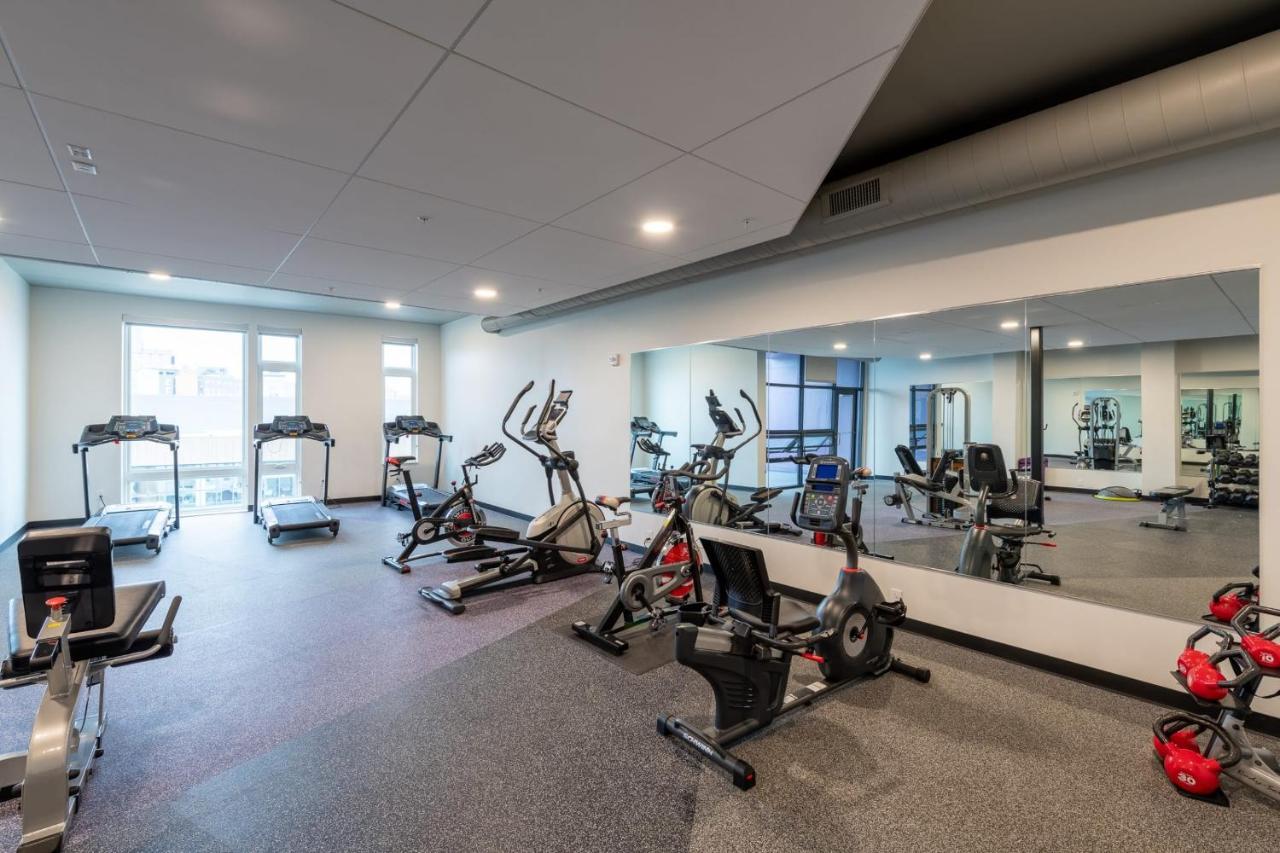 Flexhome Skywalk To Fiserv U4 With Rooftop, Gym, And Parking Milwaukee Exterior foto