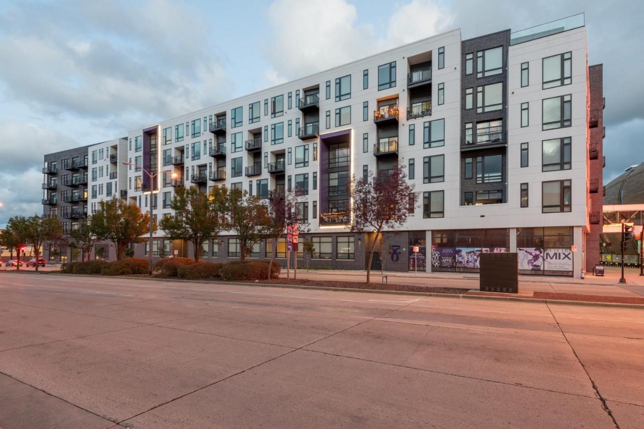 Flexhome Skywalk To Fiserv U4 With Rooftop, Gym, And Parking Milwaukee Exterior foto