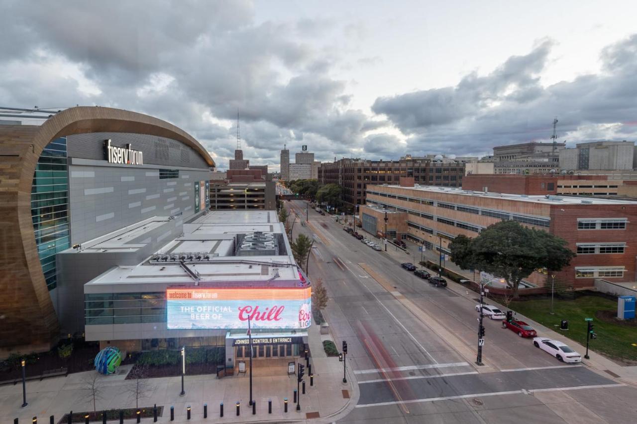 Flexhome Skywalk To Fiserv U4 With Rooftop, Gym, And Parking Milwaukee Exterior foto