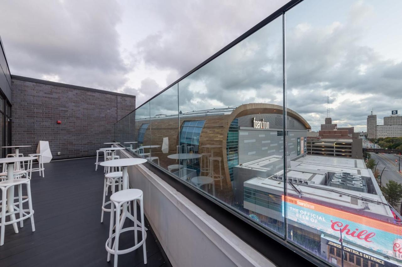 Flexhome Skywalk To Fiserv U4 With Rooftop, Gym, And Parking Milwaukee Exterior foto